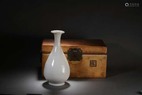 White Glazed Jade Vase