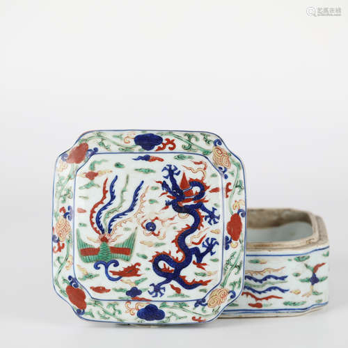 Chinese multicolored dragon and phoenix lid box, Ming