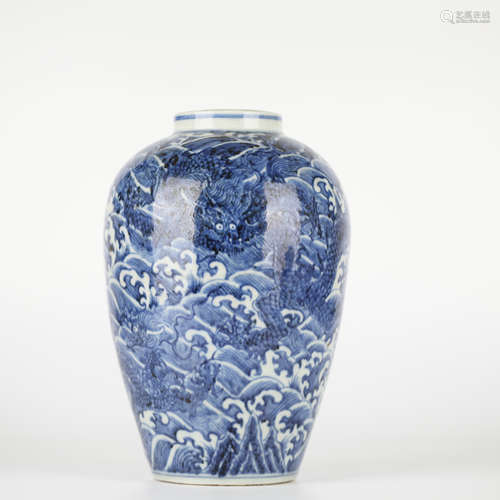 Chinese blue and white sea water dragon pattern bottle, Ming