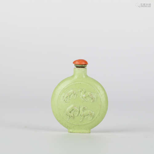 Chinese porcelain snuff bottle, 17th century