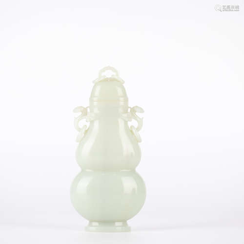 Chinese Hetian jade carved gourd vase, 18th century