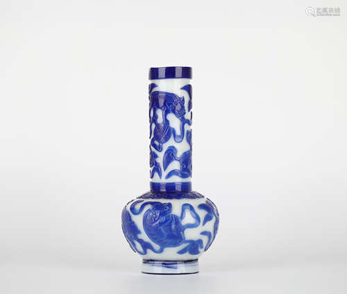 Chinese glass vase, 18th century