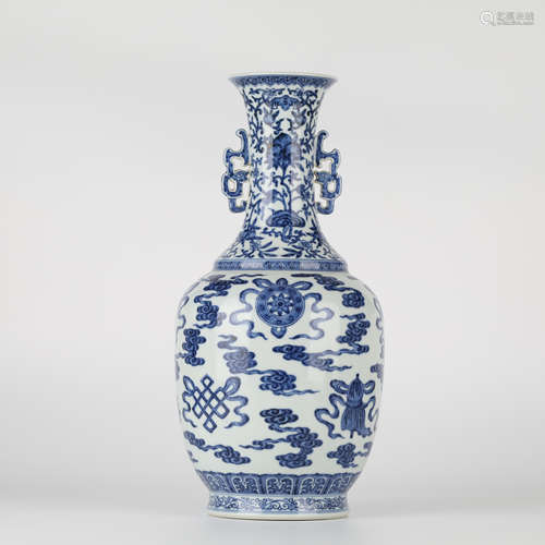 Chinese blue and white porcelain vase, Qianlong