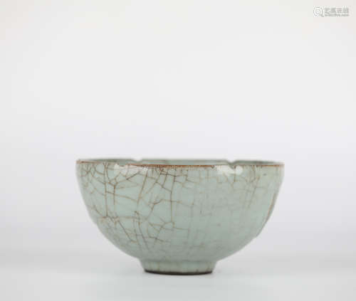 Chinese porcelain bowl with natural cracks, Song