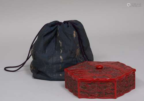 清 龙纹山水人物朱漆盒 带日本布套