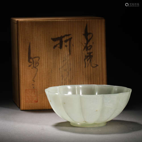 Qing Dynasty Hetian jade bowl