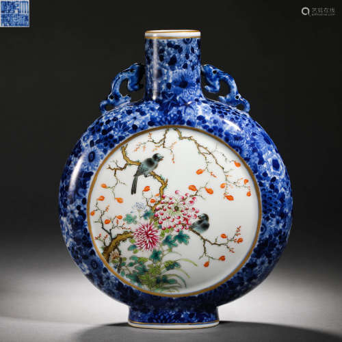 Qing Dynasty blue and white flower holding moon bottle