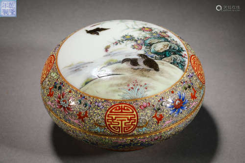 Qing Dynasty pastel flower powder box