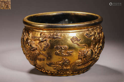 Qing Dynasty gilt bronze dragon pattern purple clay teapot