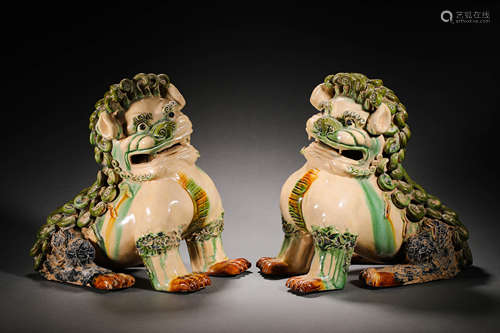 Tang Dynasty Tang Sancai Awakening Lion