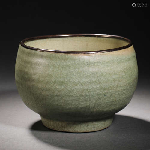 Song Dynasty celadon edging bowl