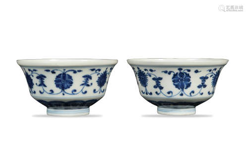 Pair of Chinese Blue and White Bowls, 18th Century