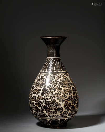 A CHINESE YAOZHOUYAO VASE