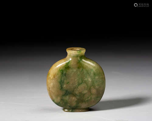 A CARVED JADE SNUFF BOTTLE