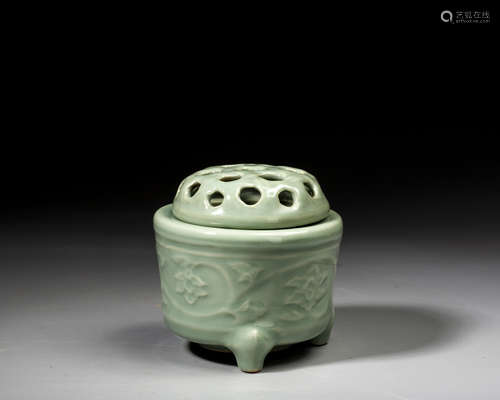 A CHINESE LONGQUAN CELADON-GLAZED CENSER