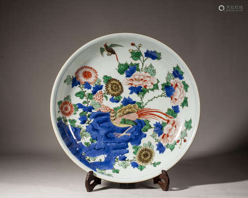 A CHINESE BLUE AND WHITE WUCAI 'FLOWER AND BIRD ' DISH, KANG...