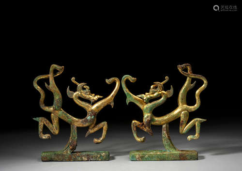 A PAIR OF GILT-BRONZE DRAGONS