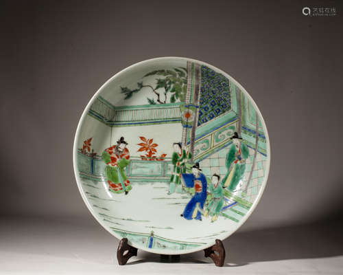 A CHINESE BLUE AND WHITE WUCAI 'FIGURES ' DISH, KANGXI PERIO...