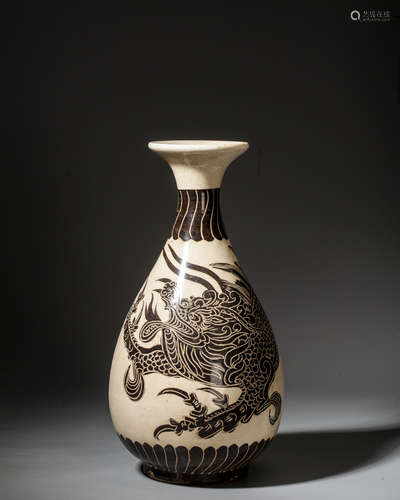 A CHINESE CIZHOUYAO VASE