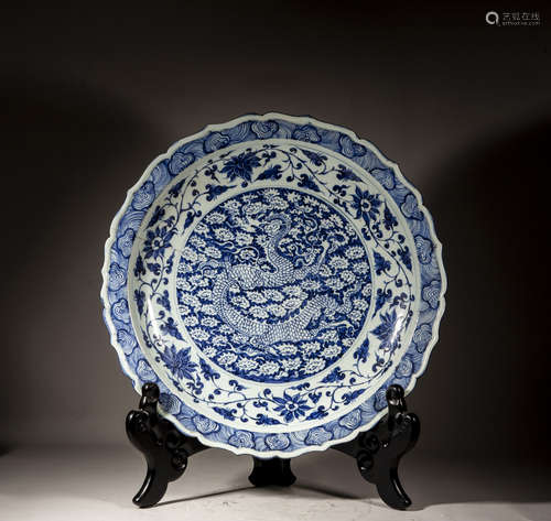 A CHINESE BLUE AND WHITE 'DRAGON' DISH, YUAN DYNASTY