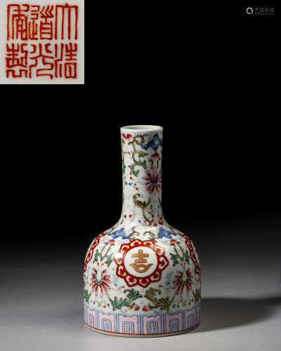 A CHINESE FAMILLE-ROSE VASE