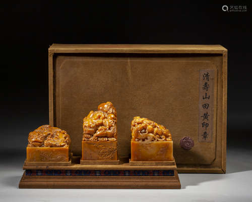 A GROUP OF THREE TIANHUANG STONE SEALS,QING DYNASTY