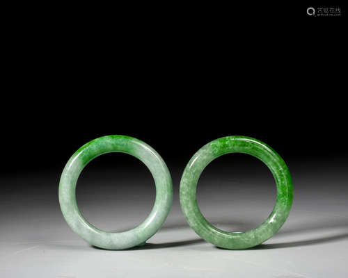 A PAIR OF JADE BANGLES