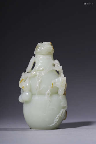 A WHITE JADE DOUBLE-GOURD VASE,QING DYNASTY