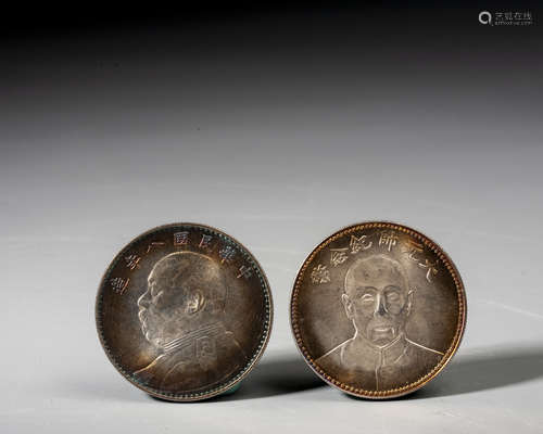 A SET OF TWO SILVER COINS, REPUBLIC PERIOD