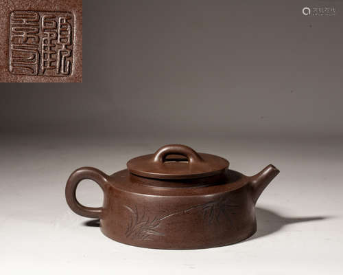 A CHINESE ZISHA TEAPOT BY GU JINGZHOU