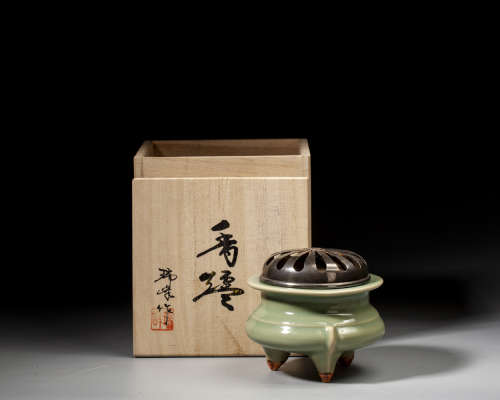 A CHINESE LONGQUAN CELADON-GLAZED CENSER