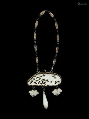 A Chinese White Jade Parfumier Pendant Necklace Width of pla...