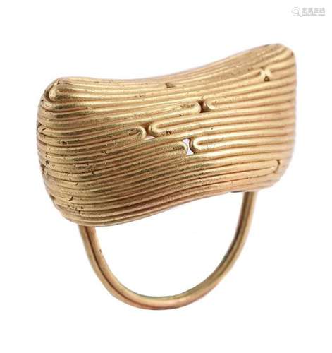 A GOLD COLOURED DRESS RING