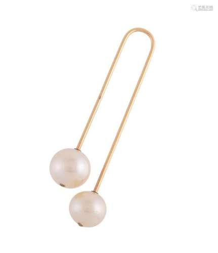 IBU, A FRENCH GOLD COLOURED SIMULATED PEARL ACCESSORY PIN