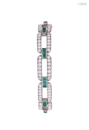 A 1930S FRENCH DIAMOND AND EMERALD BRACELET