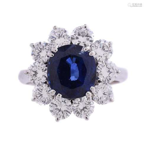 A SAPPHIRE AND DIAMOND CLUSTER RING