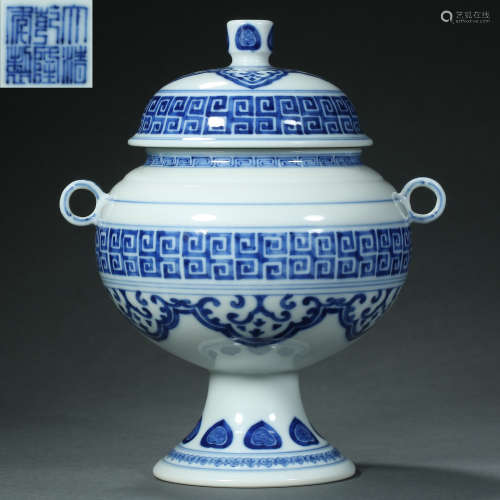 Qing Dynasty,Blue and White High Foot Lidded Jar