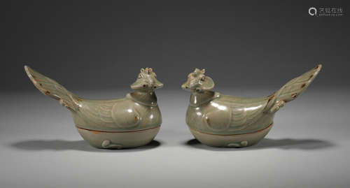 Song Dynasty yue kiln phoenix cover box pair