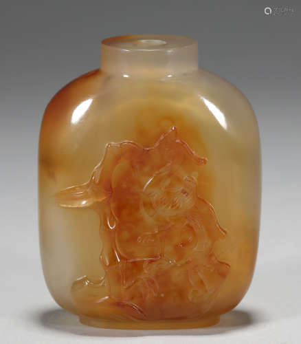 Agate phoenix pattern snuff bottle from the Qing Dynasty