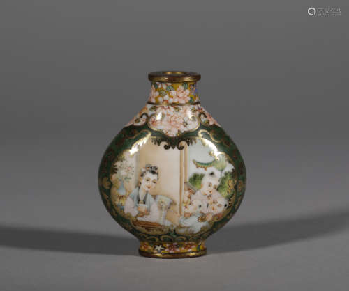 18th century Chinese figure enamel snuff bottle