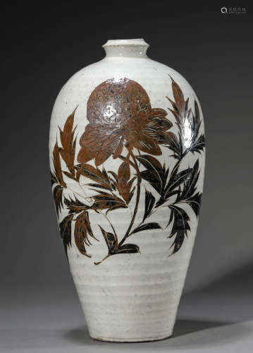 Cizhou kiln white plum vase with black flowers