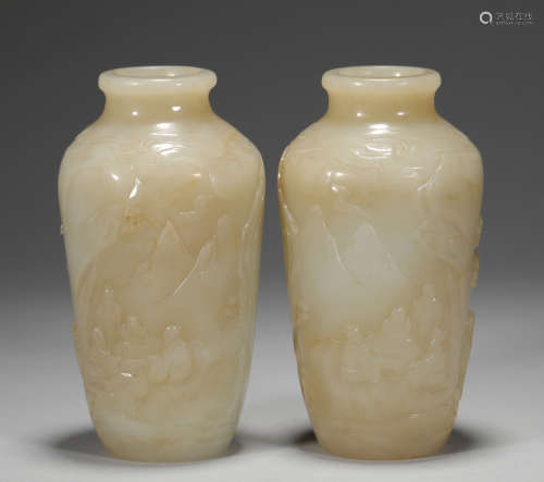 Hetian jade figures in the Qing Dynasty enjoy a pair of bott...
