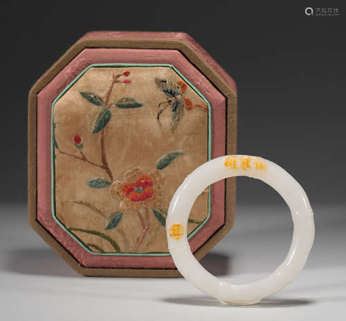 Qing Dynasty Hetian Yufu bracelet in front