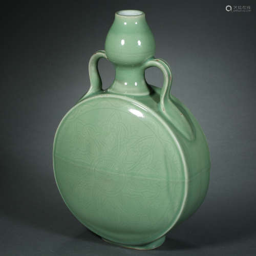 Ming Dynasty,Bean Green Glaze Moon Holding Bottle
