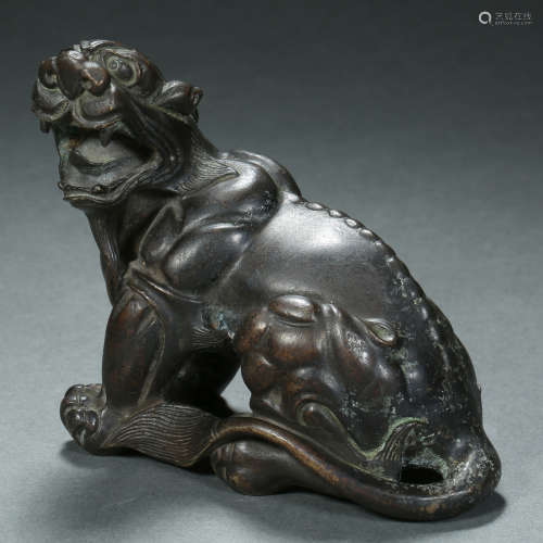Qing Dynasty,Copper Beast-Shaped Paperweight