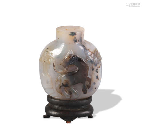 Chinese Carved Agate Snuff Bottle with Horse, Early
