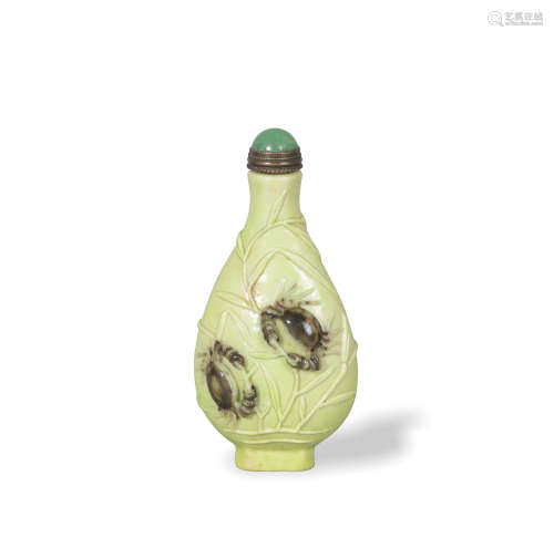 Chinese Carved Green Glazed Crab Snuff Bottle, 19th