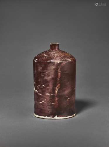 A COPPER-RED-DECORATED PORCELAIN BOTTLE