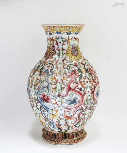 Chinese Fencai Porcelain Vase Chinese Fencai Porcelain Vase....