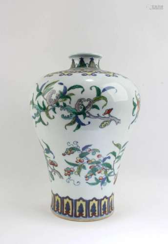 Chinese Porcelain Vase Chinese Porcelain Vase. 'YongZhe...